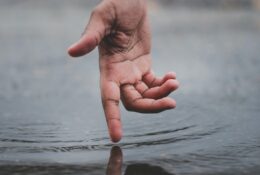 Dugodjelujući antiretrovirusna terapija za virusnu supresiju HIV-a kod osoba s neriješenim stambenim pitanjem, duševnim bolestima i ovisnostima